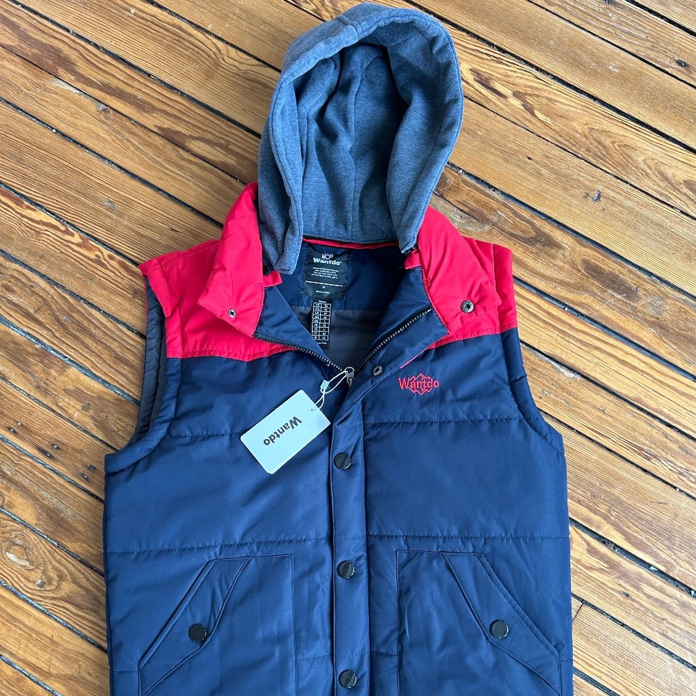 NWT Puffer vest with detachable hood